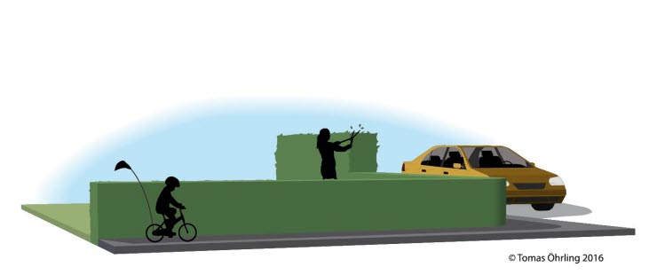 Illustration av en kvinna som klipper en häck, ett barn cyklar på trottoaren och en bil skymtar bakom häcken. Illustratör är Tomas Öhrling.