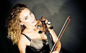 Sabina Sandri Olsson med cello, konserten den 17 juni är tyvärr inställd.