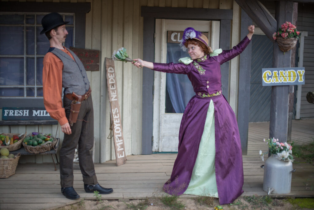 Teaterscen med man och kvinna