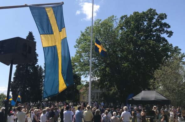 6 junifirande svenska flaggan